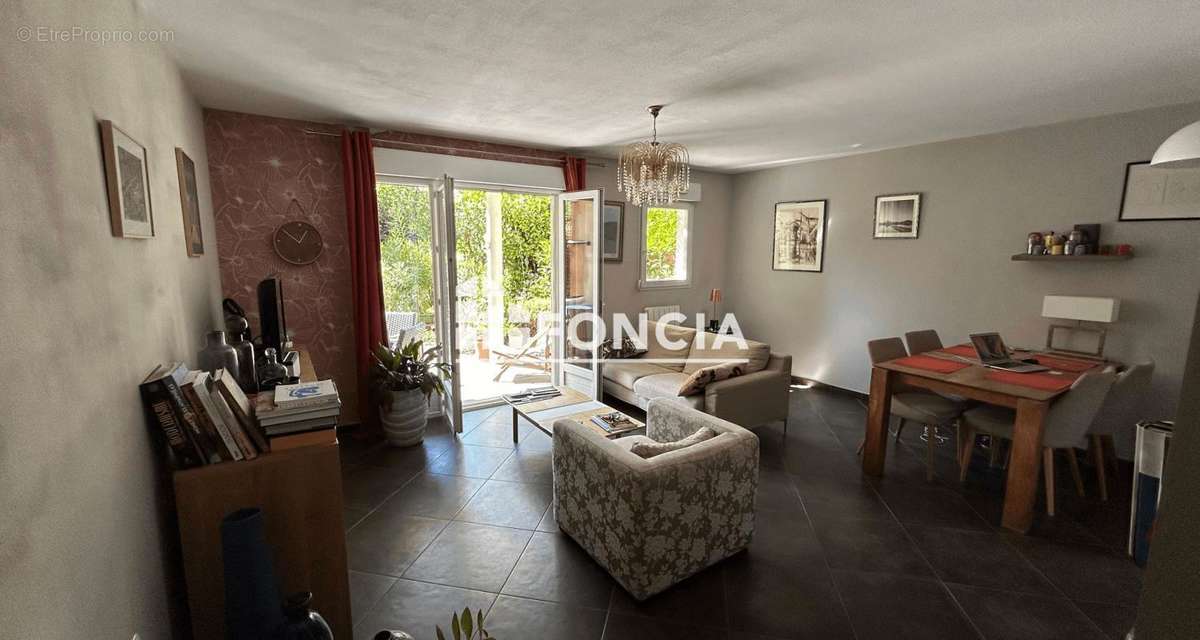 Appartement à VILLENEUVE-LES-AVIGNON