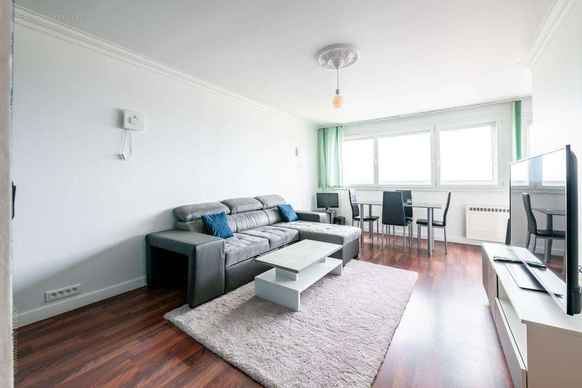 Appartement à CHARENTON-LE-PONT