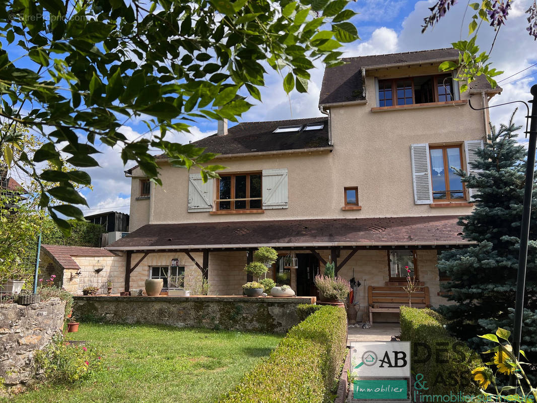 Maison à CRECY-LA-CHAPELLE