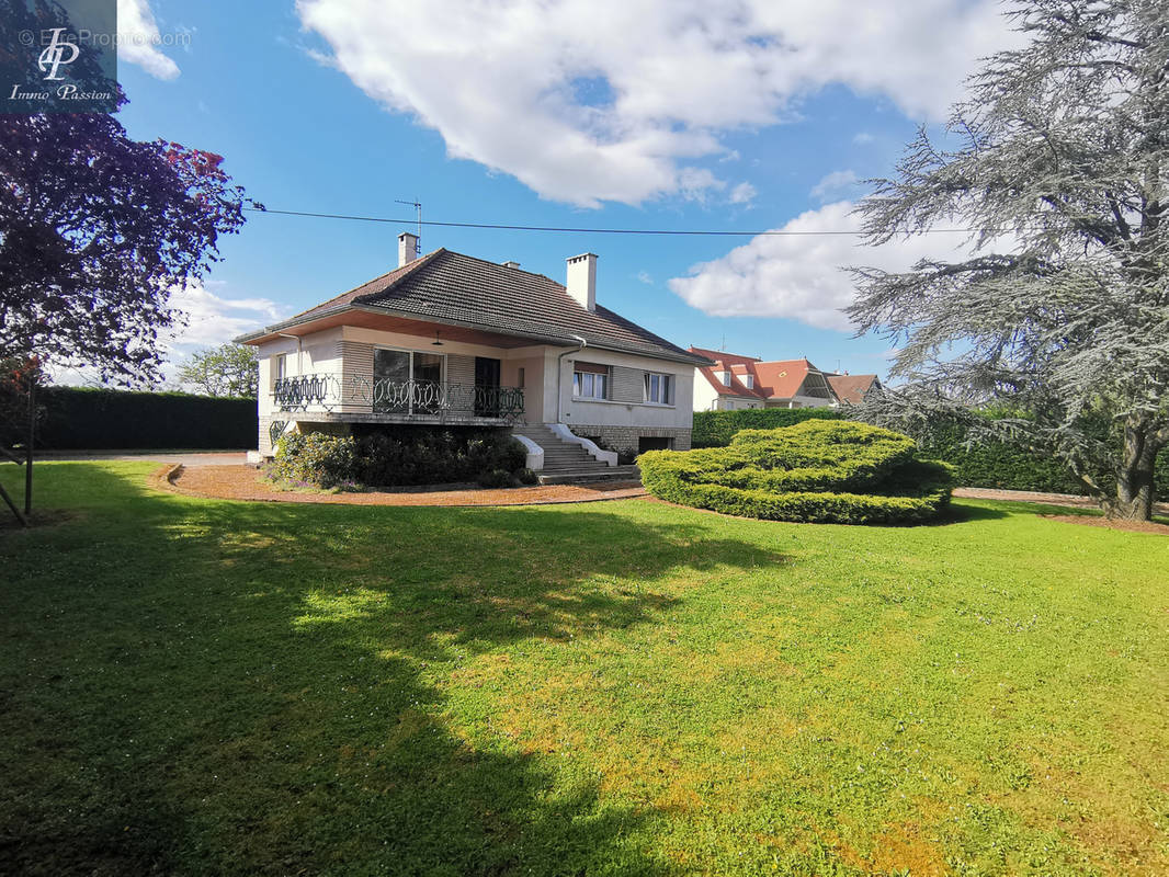 Maison à SAULON-LA-CHAPELLE