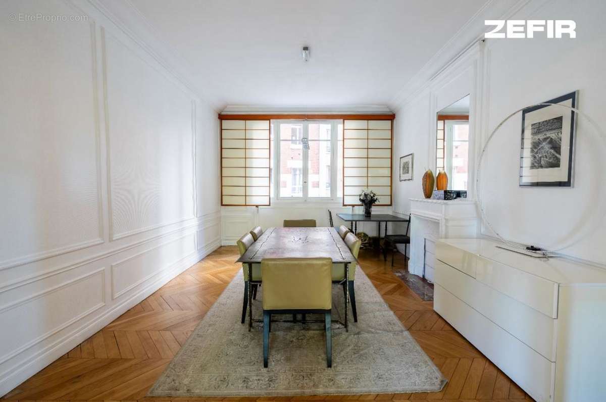 Appartement à PARIS-16E