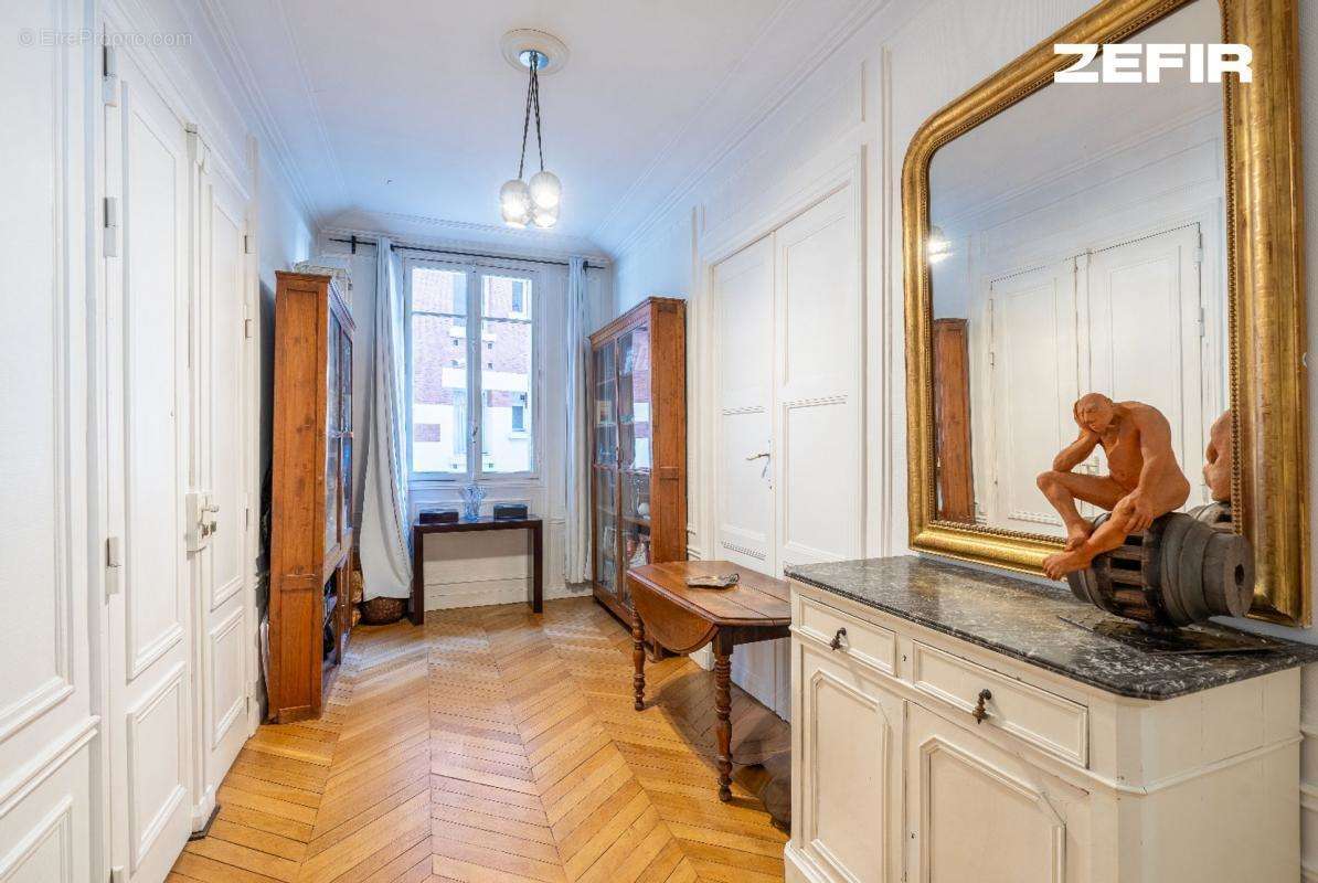 Appartement à PARIS-16E