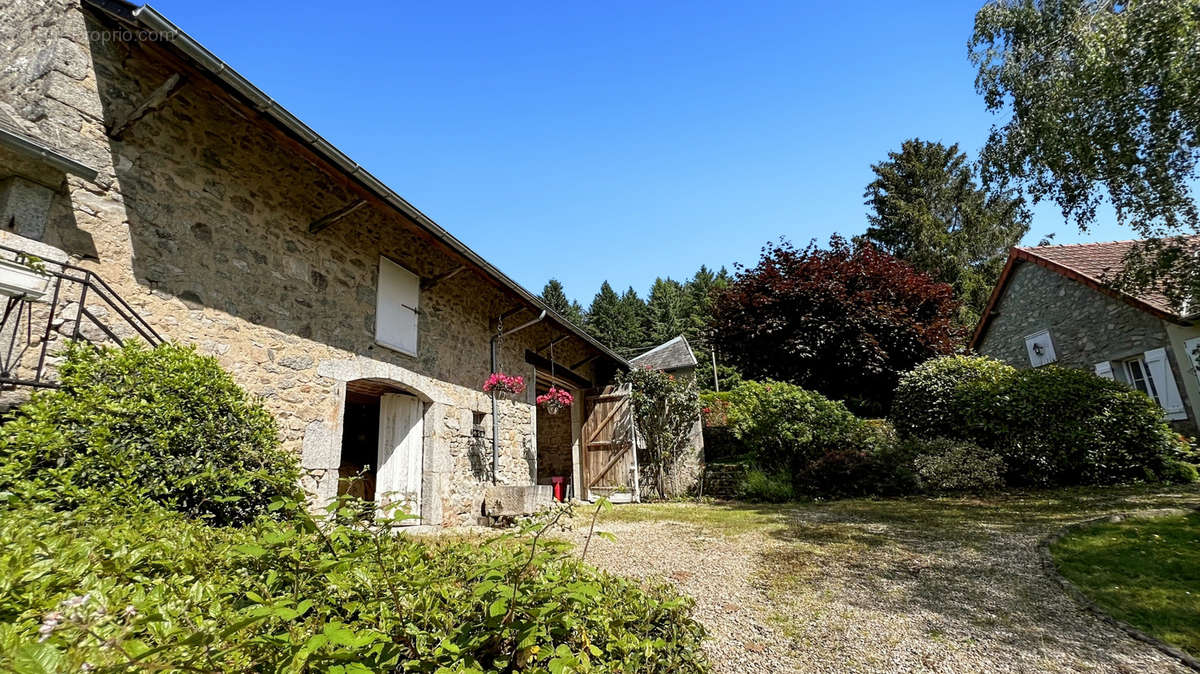 Maison à SAINT-MARTIN-DU-PUY