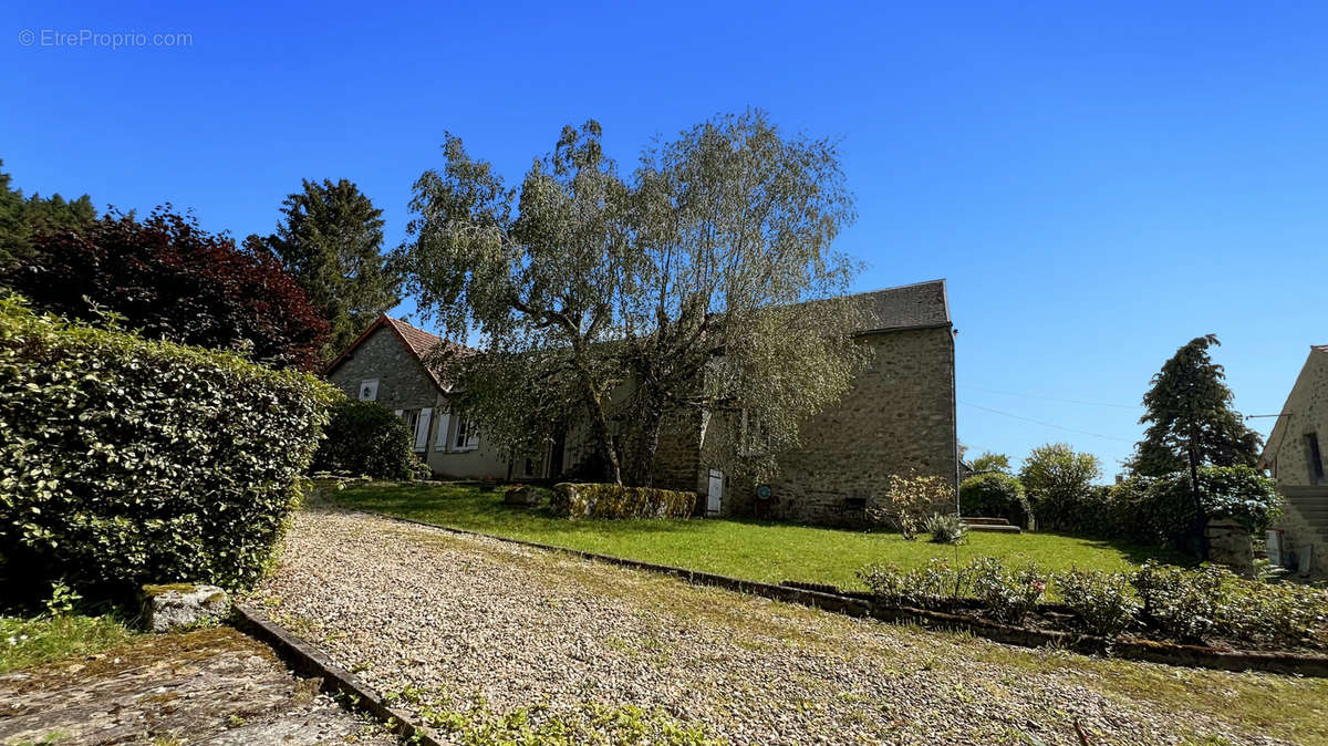 Maison à SAINT-MARTIN-DU-PUY