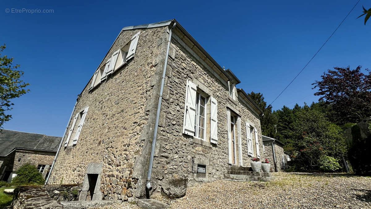 Maison à SAINT-MARTIN-DU-PUY