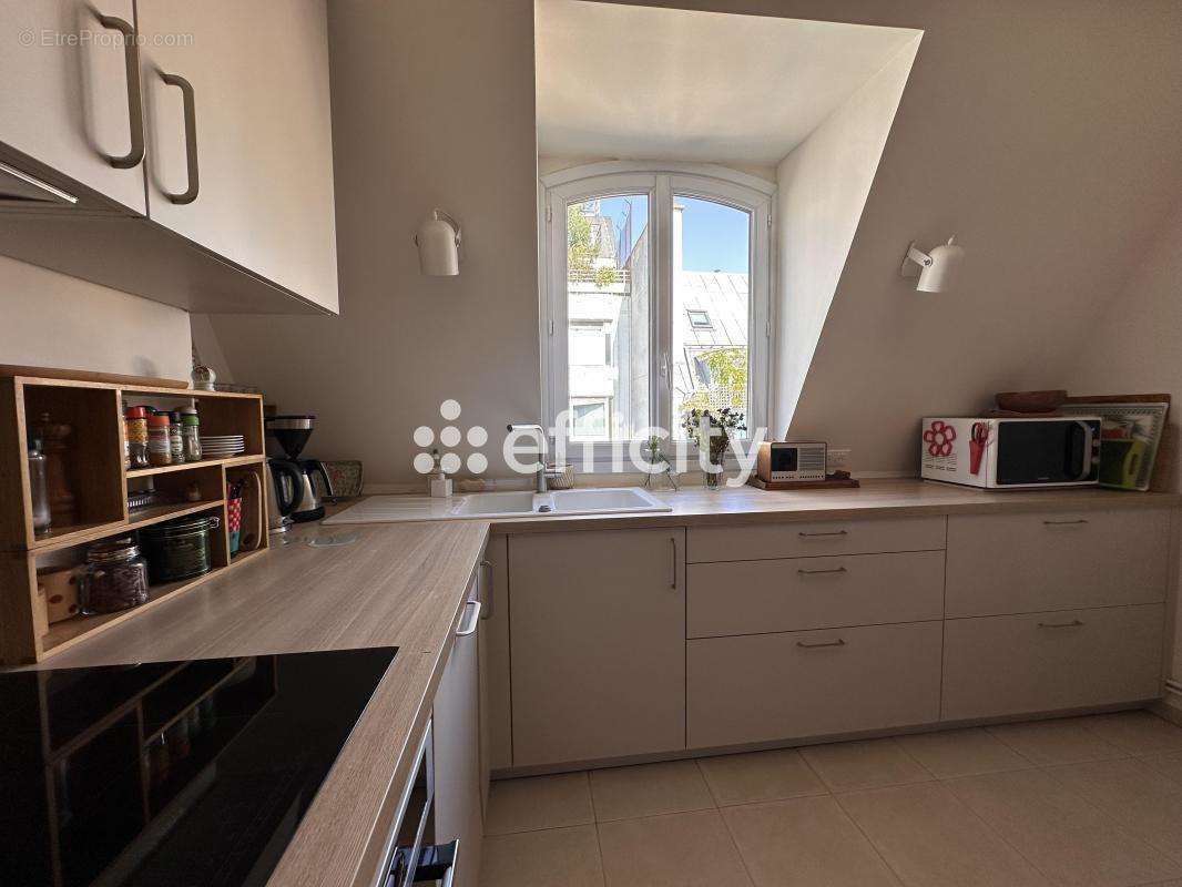 Appartement à PARIS-10E