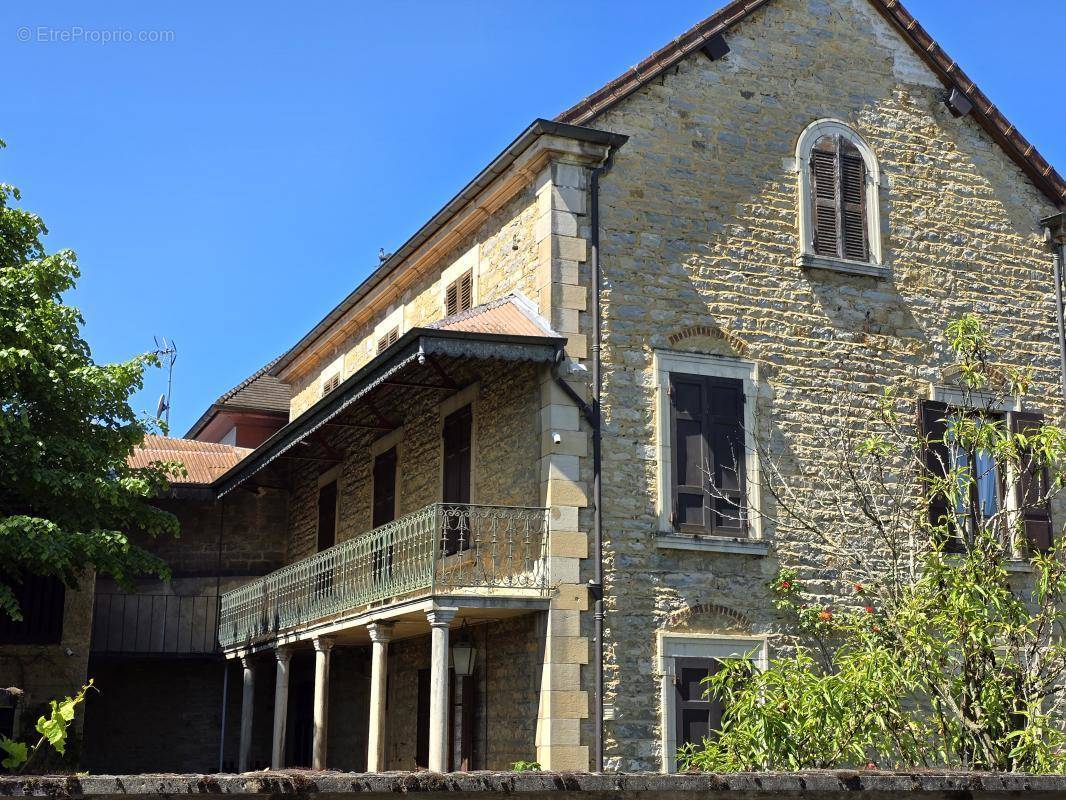 Maison à MONTREVEL-EN-BRESSE