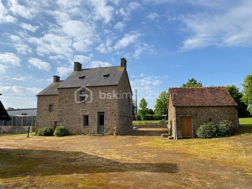 Maison à LASSAY-LES-CHATEAUX