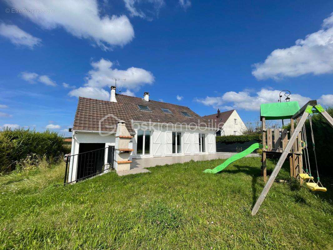 Maison à CHATRES