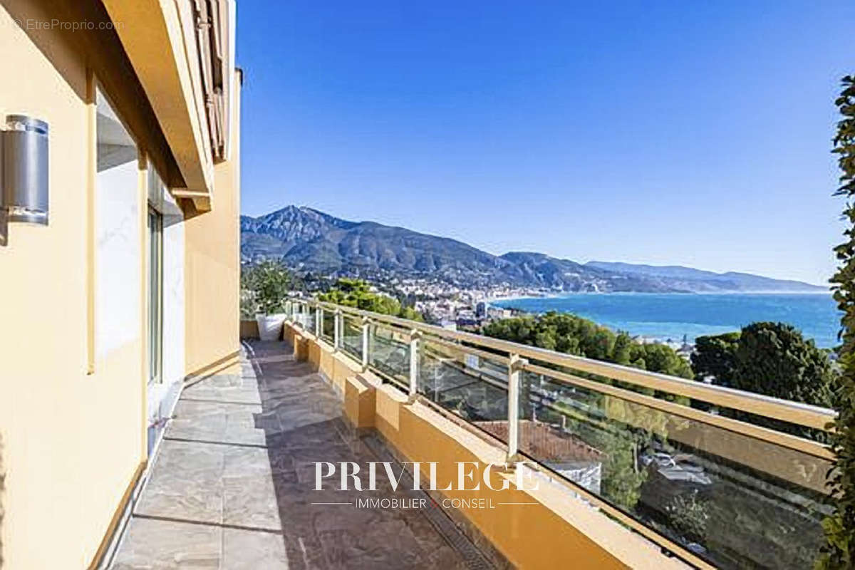 Appartement à ROQUEBRUNE-CAP-MARTIN