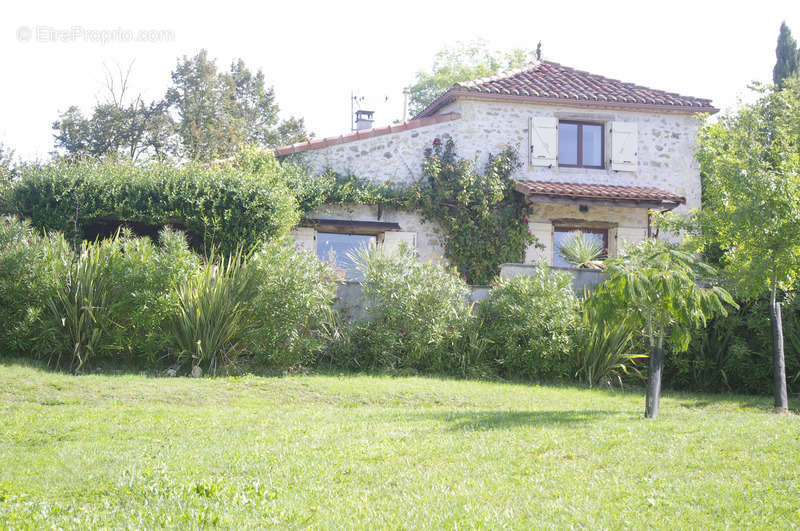 Maison à CASTERA-VERDUZAN