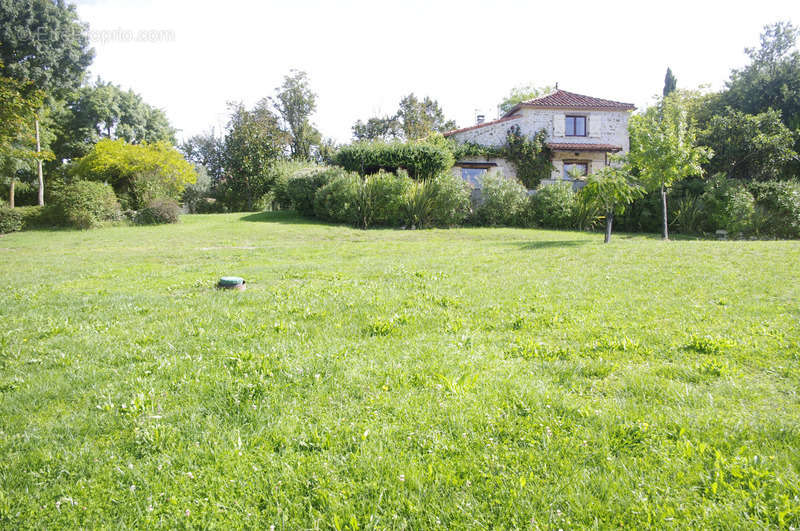 Maison à CASTERA-VERDUZAN