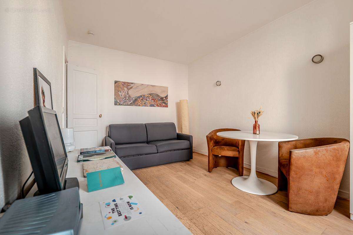 Appartement à PARIS-7E