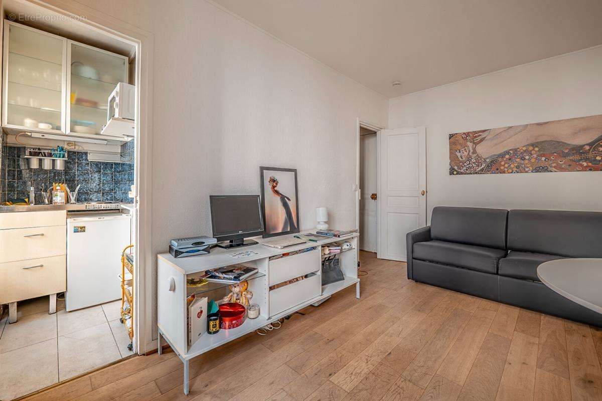 Appartement à PARIS-7E