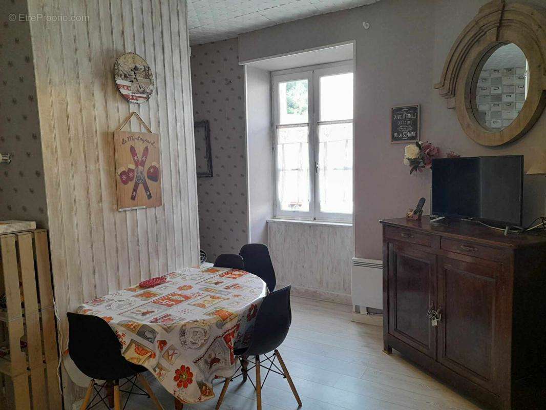 Appartement à EAUX-BONNES