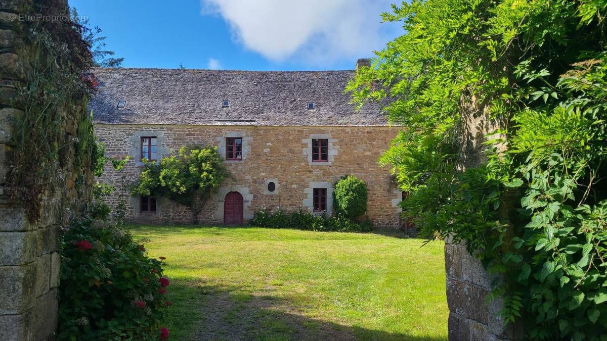 Maison à PLOUGASNOU