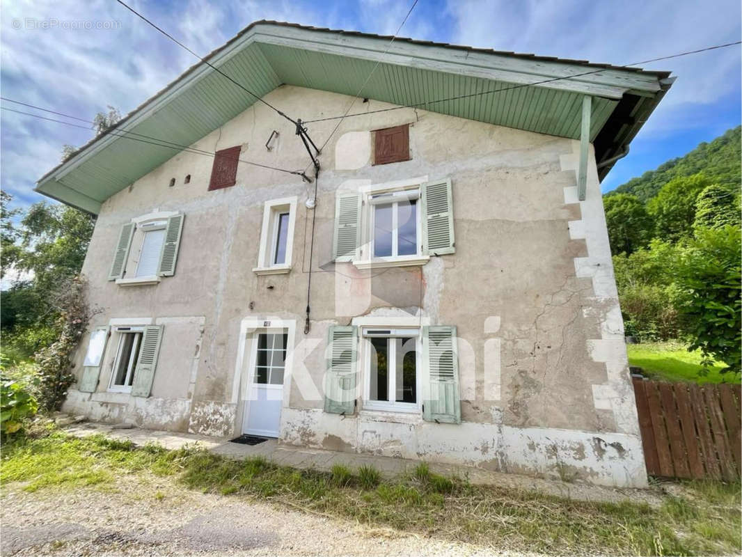 Maison à SAINT-ETIENNE-DE-CROSSEY