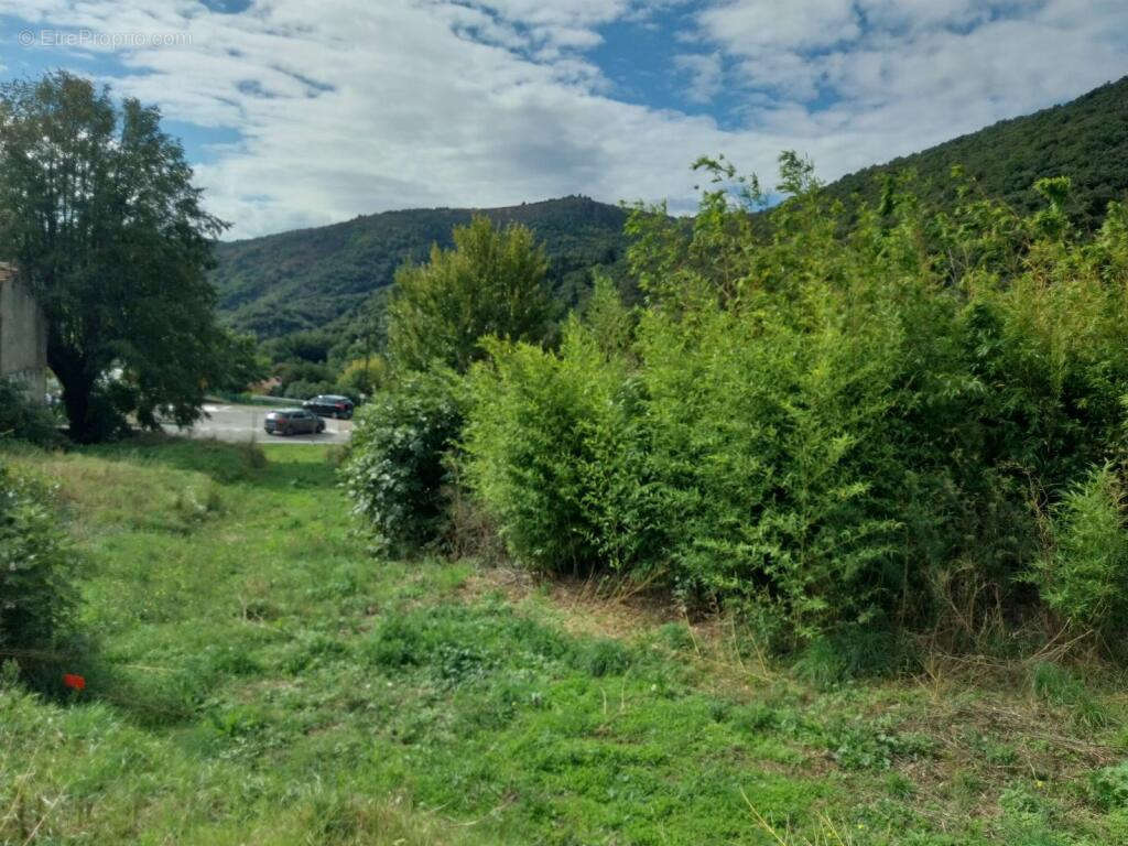 Terrain à SAINT-GEORGES-LES-BAINS