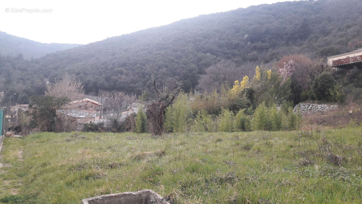 Terrain à SAINT-GEORGES-LES-BAINS