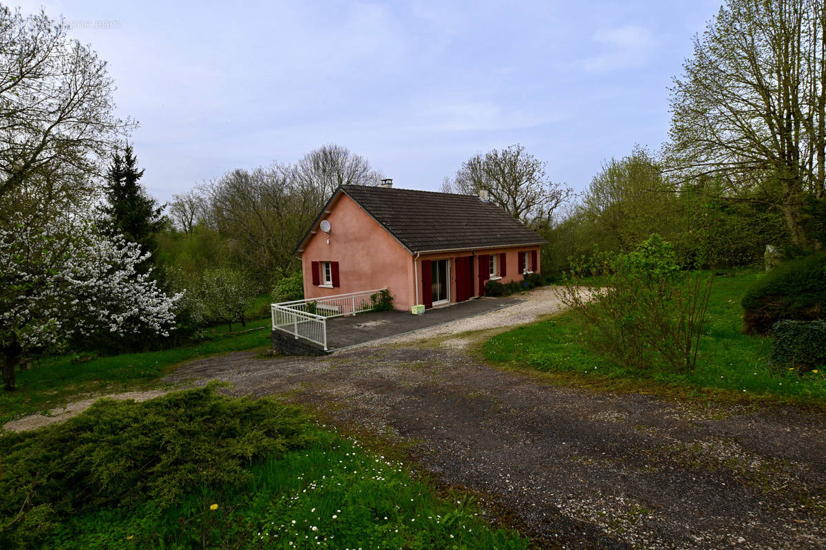 Maison à AVALLON