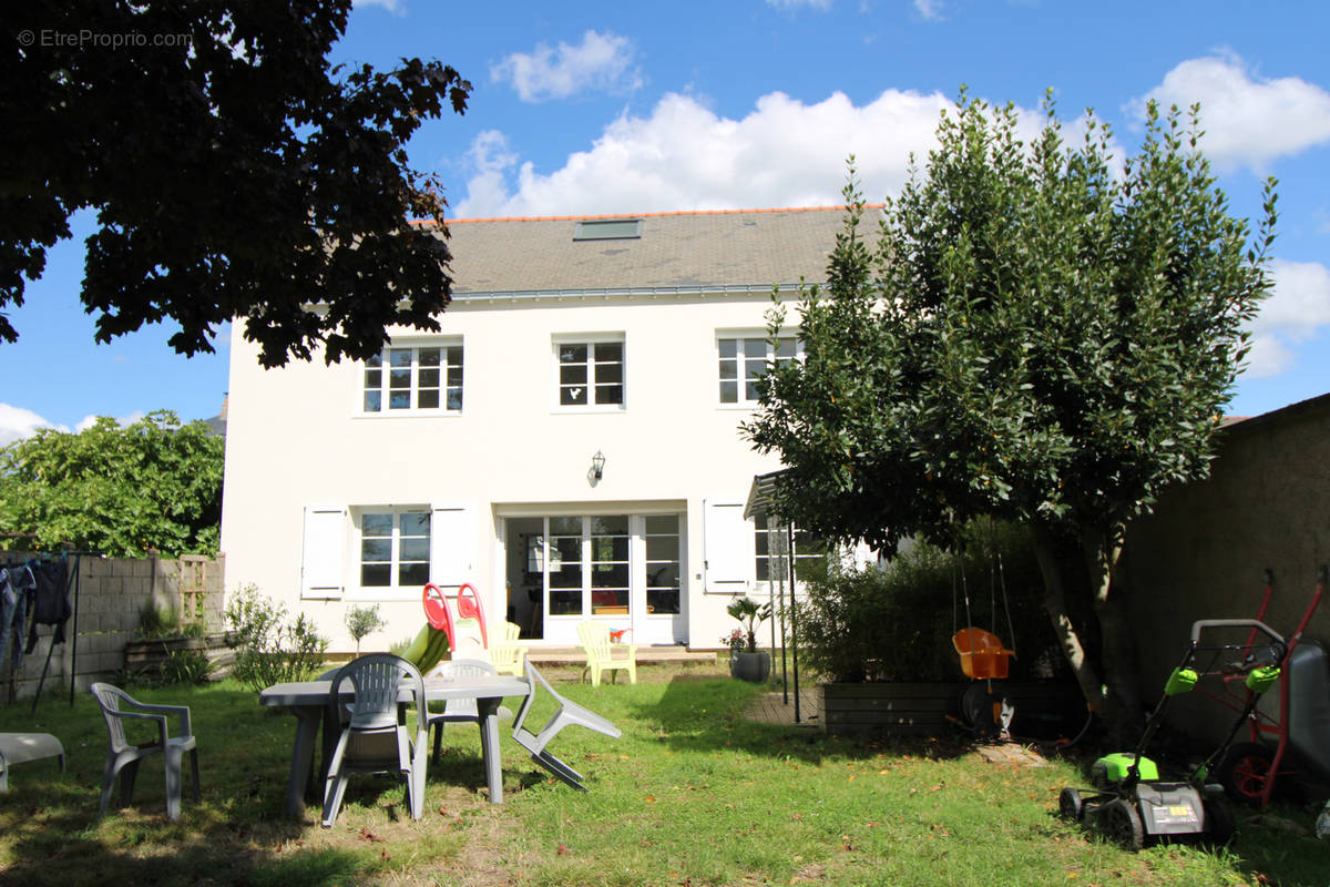 Maison à FENEU