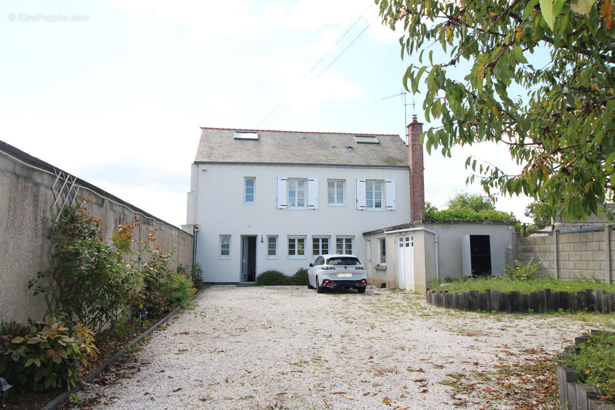 Maison à FENEU