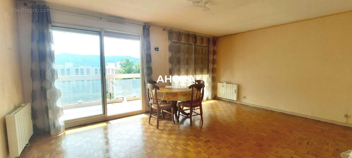 Appartement à MARSEILLE-9E