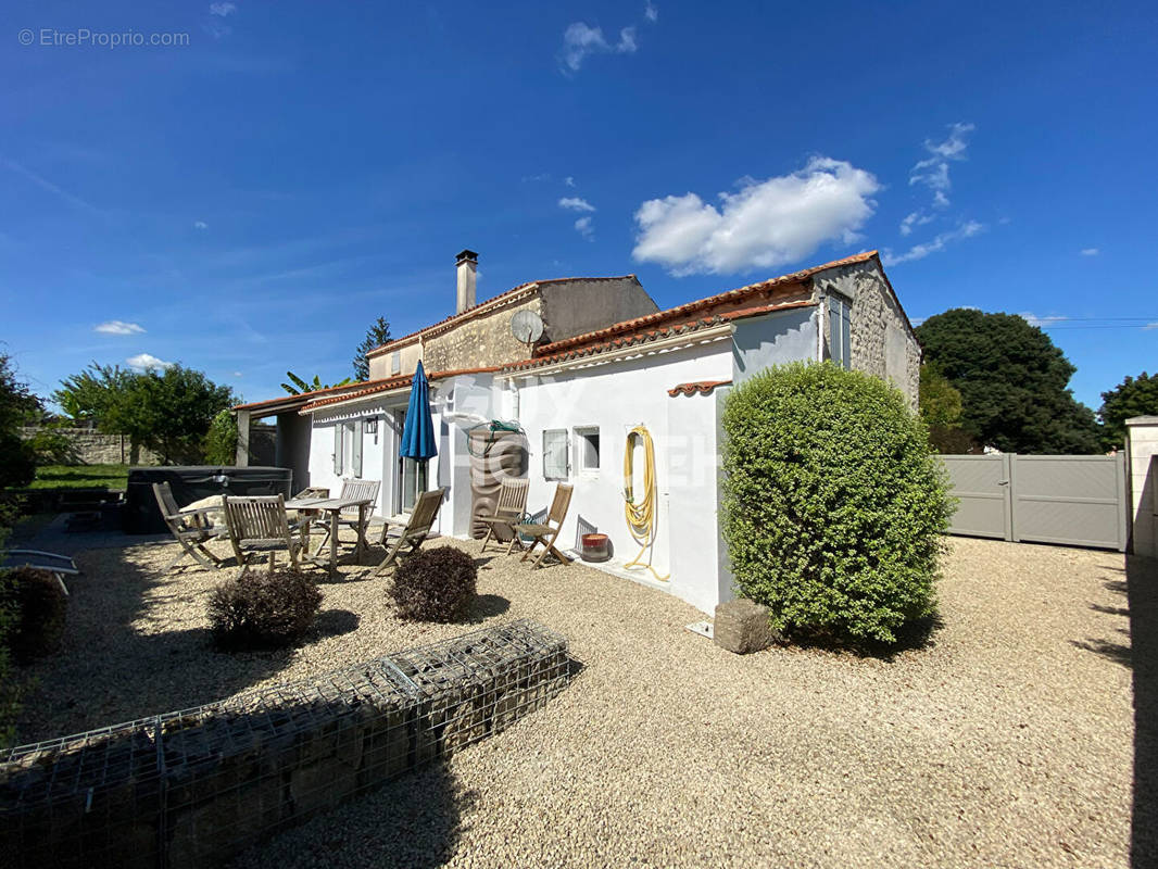 Maison à FONTENAY-LE-COMTE