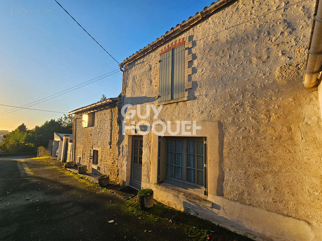 Maison à FONTENAY-LE-COMTE