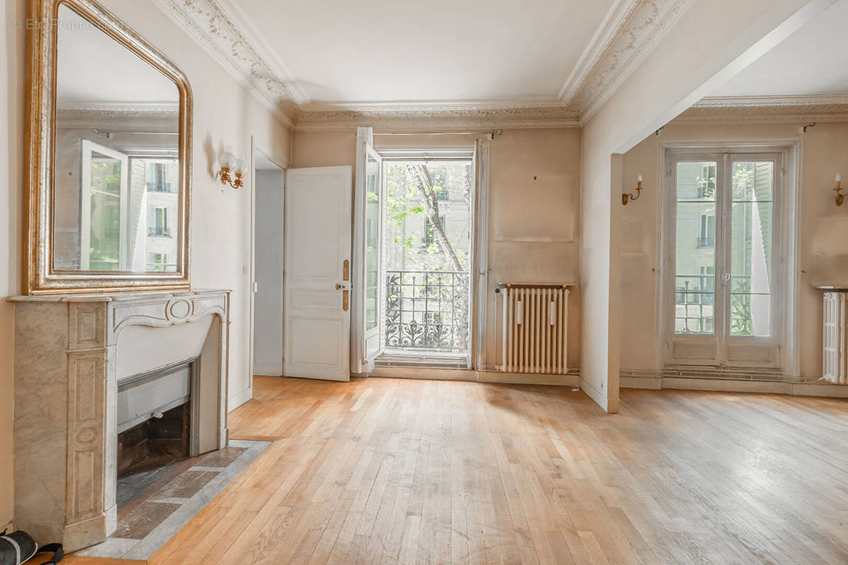 Appartement à PARIS-18E