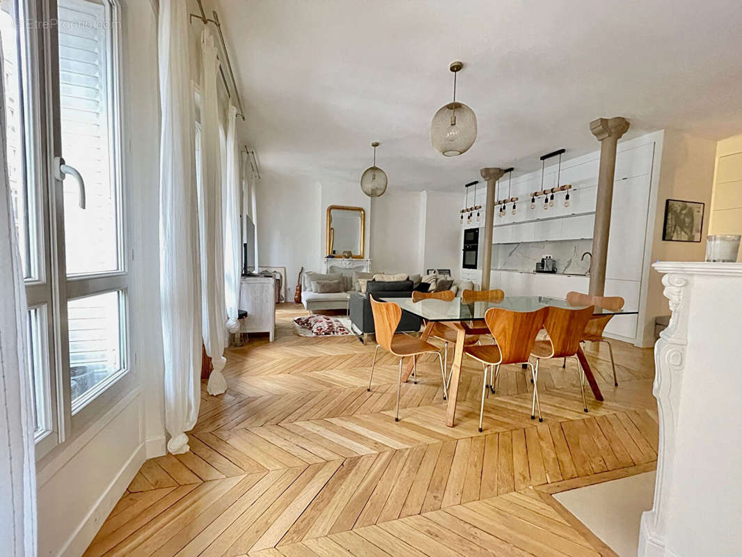 Appartement à PARIS-2E