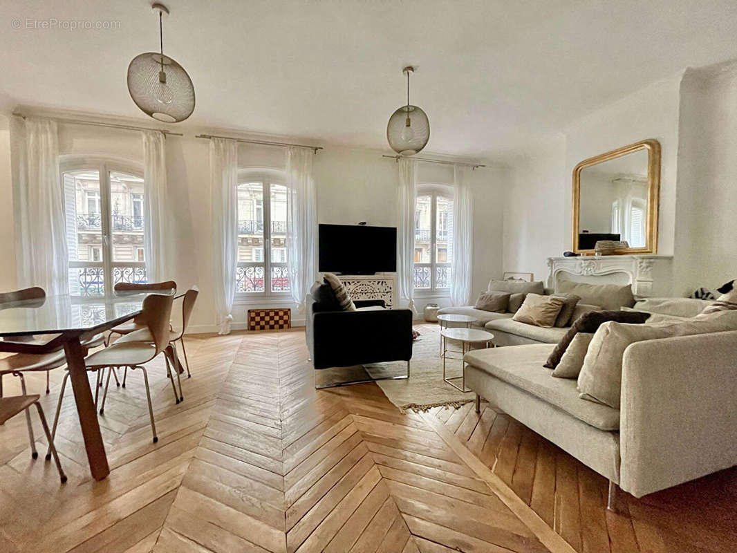 Appartement à PARIS-2E