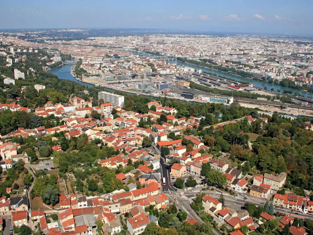 Commerce à SAINTE-FOY-LES-LYON