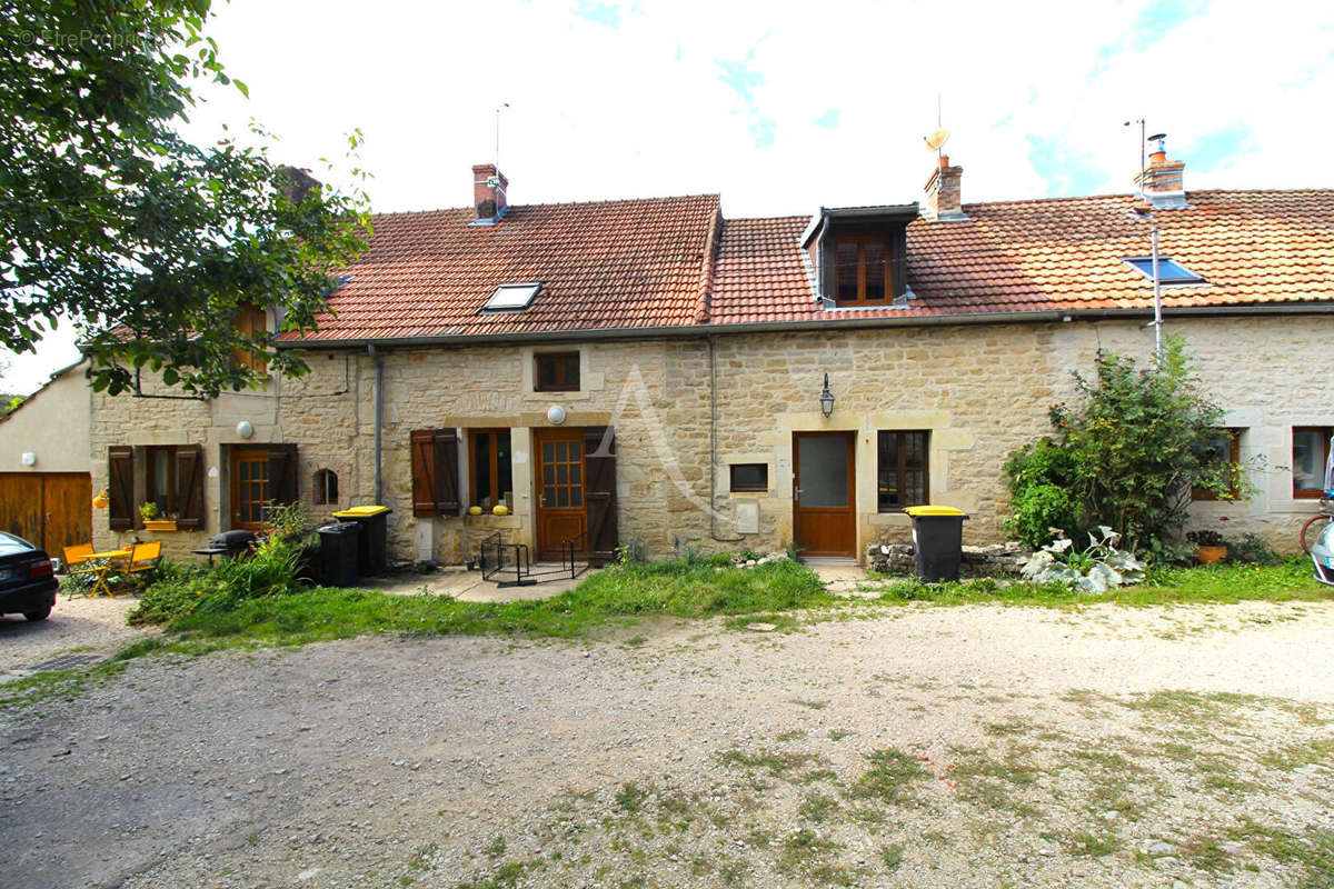 Maison à GRENANT-LES-SOMBERNON