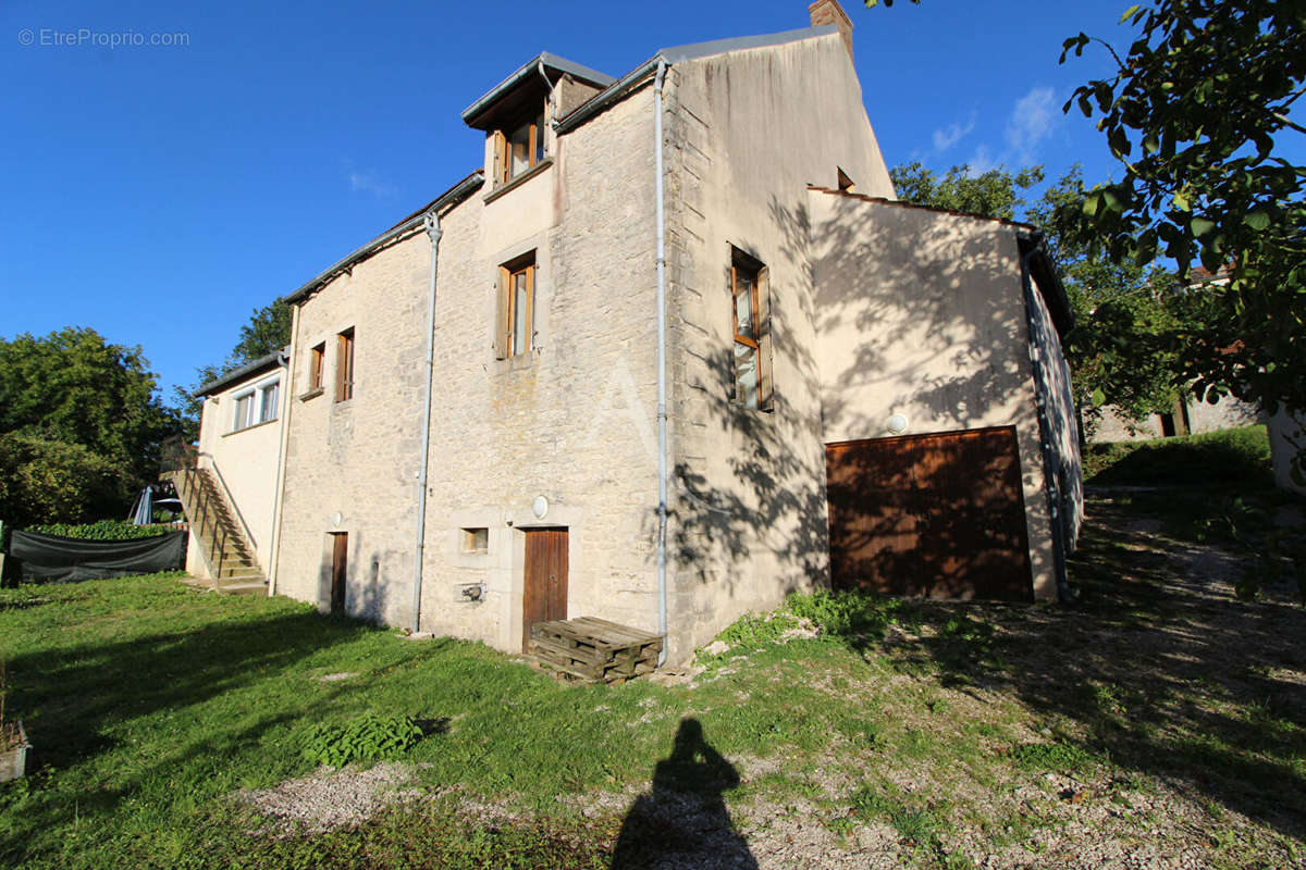 Maison à GRENANT-LES-SOMBERNON