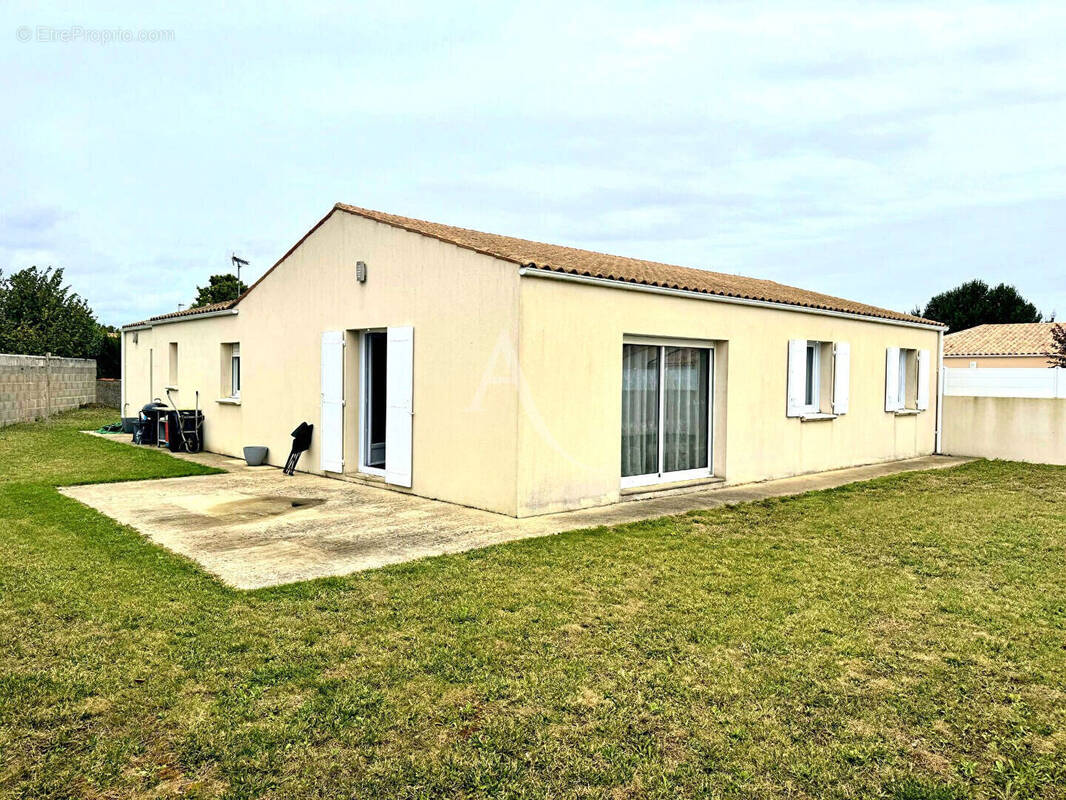 Maison à CHARRON