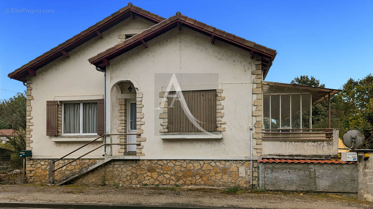 Maison à SAUVETERRE-LA-LEMANCE