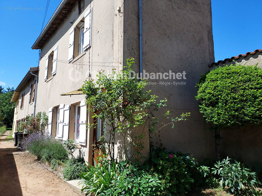 Maison à SAINT-JUST-LA-PENDUE