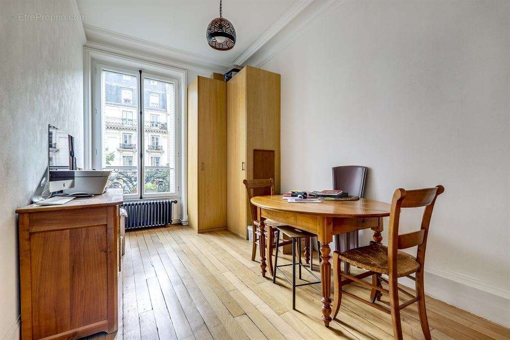 Appartement à PARIS-11E