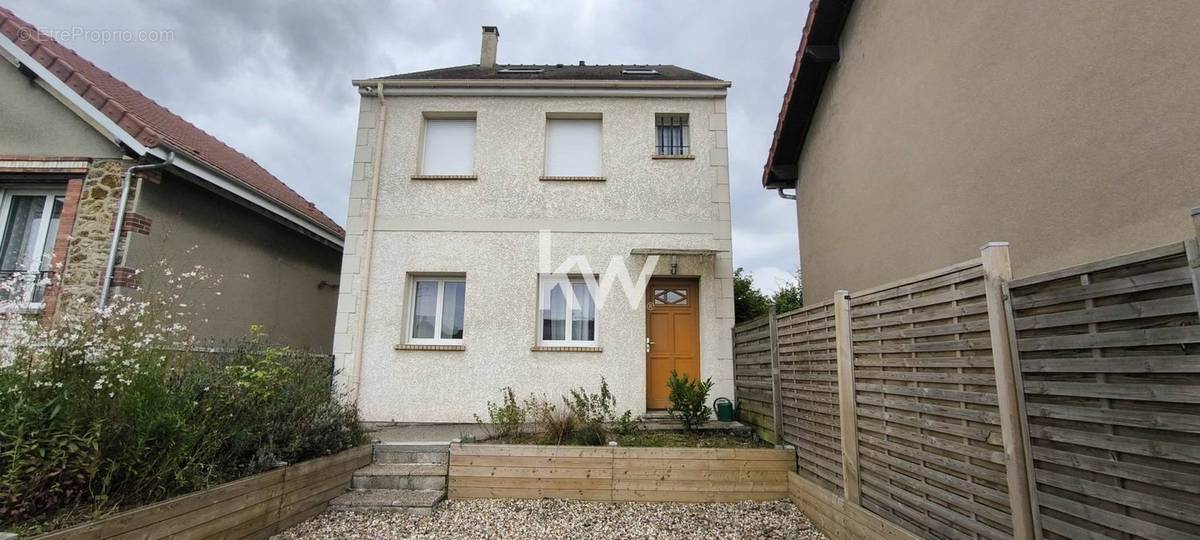 Maison à SAINT-GERMAIN-LES-ARPAJON