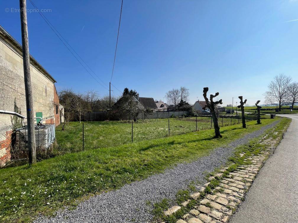 Terrain à MAREST-SUR-MATZ