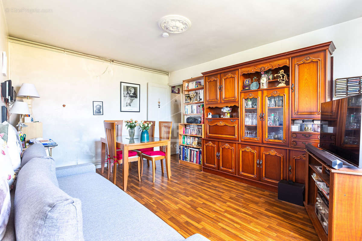 Appartement à COURBEVOIE