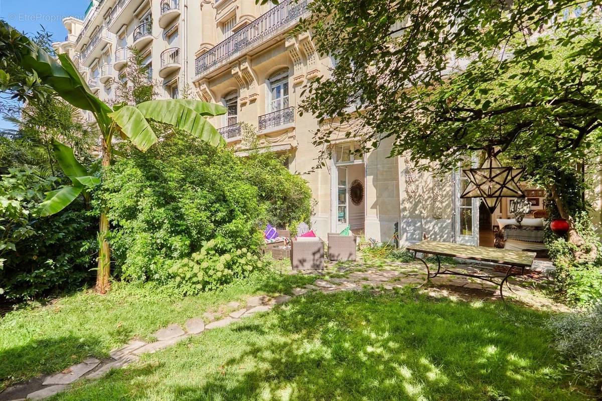 Appartement à NEUILLY-SUR-SEINE