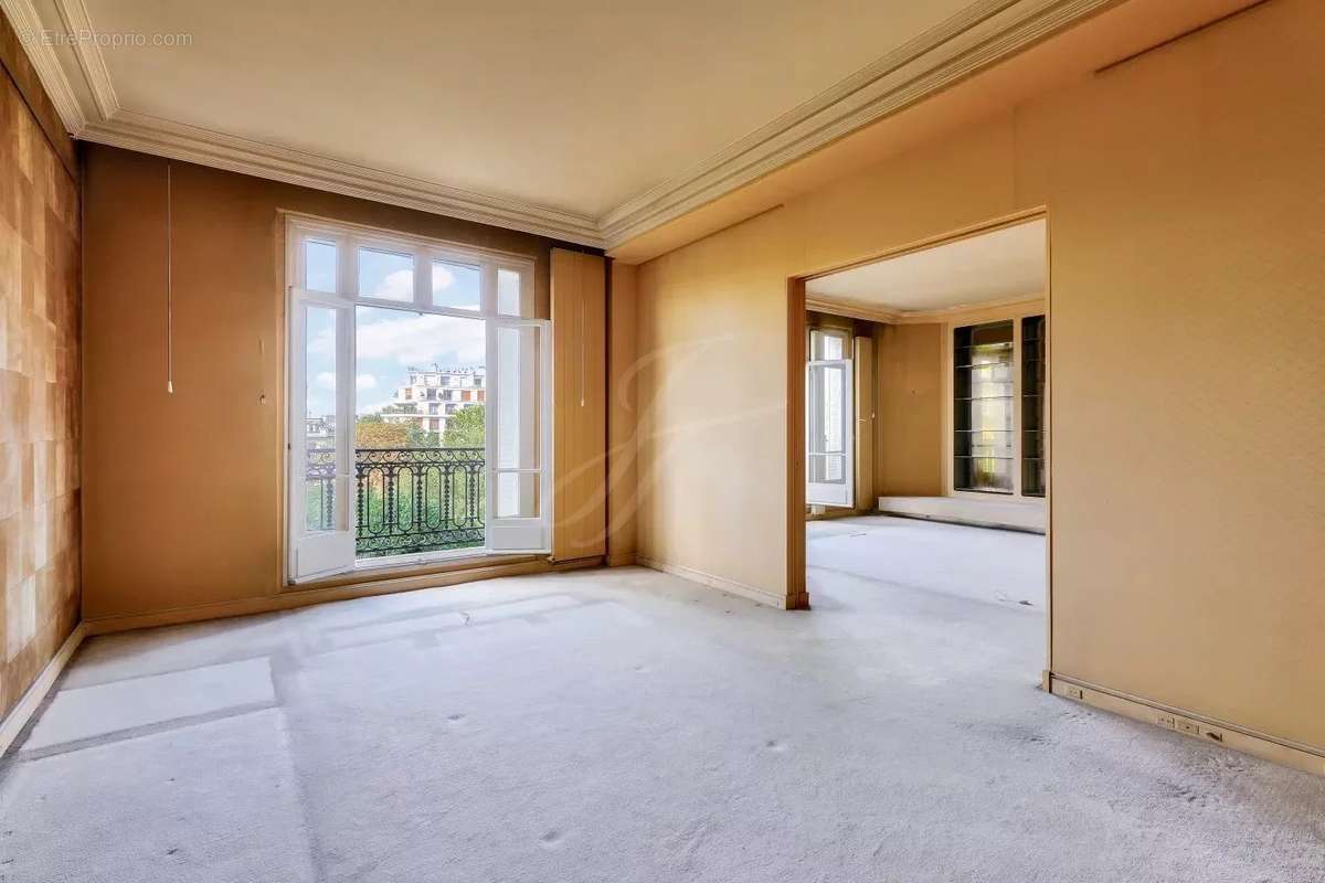 Appartement à PARIS-16E