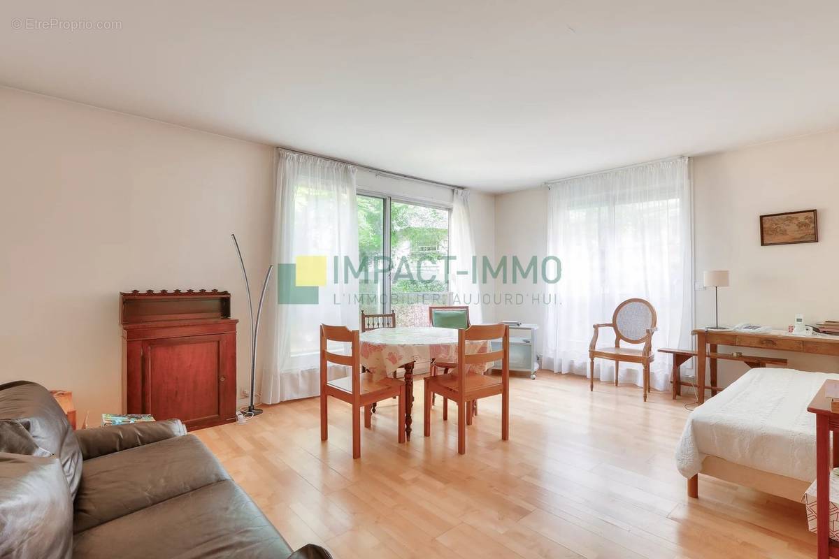 Appartement à COURBEVOIE