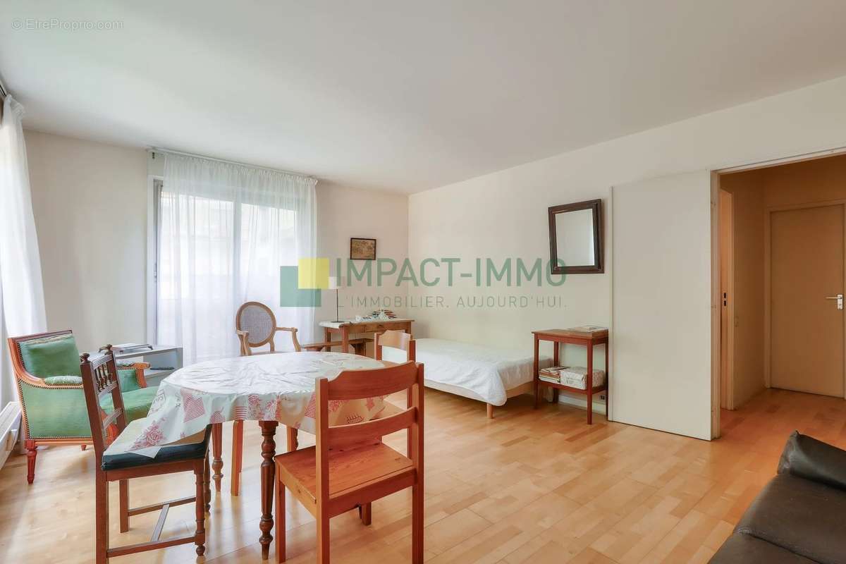 Appartement à COURBEVOIE