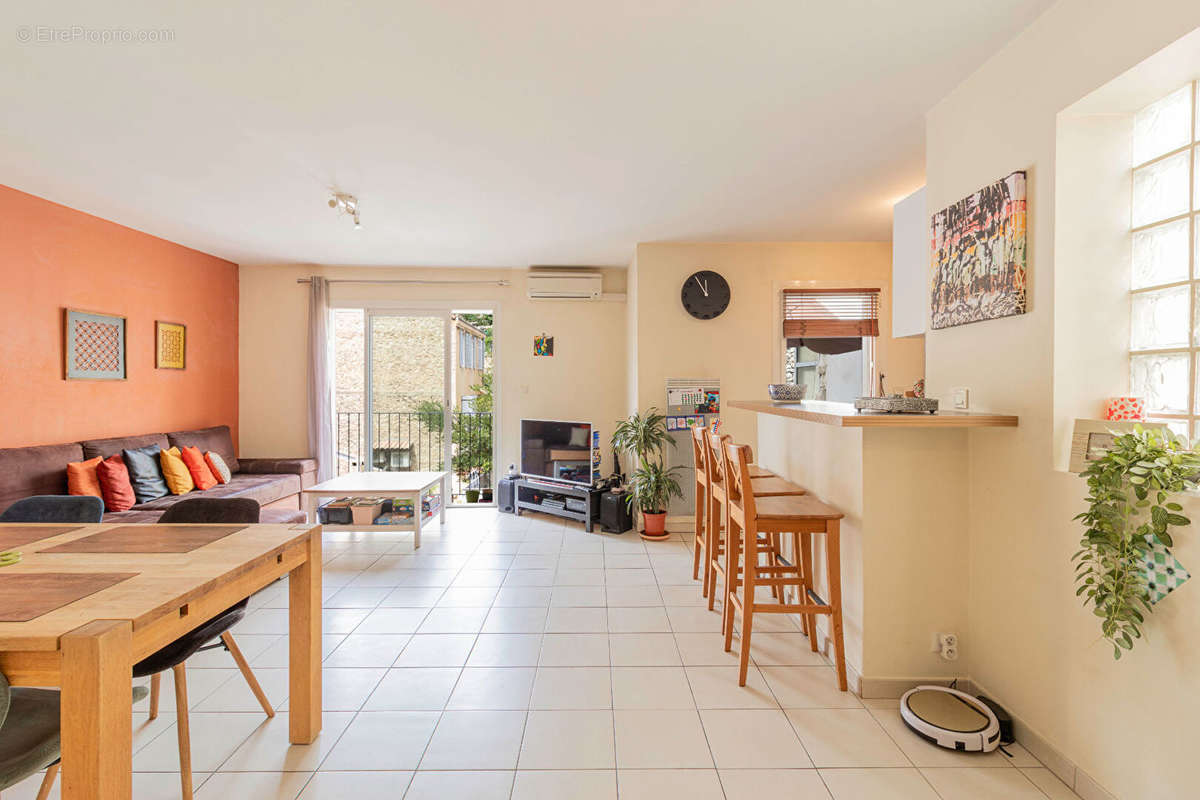 Appartement à MARSEILLE-4E