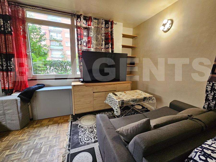 8 - Appartement à PARIS-19E