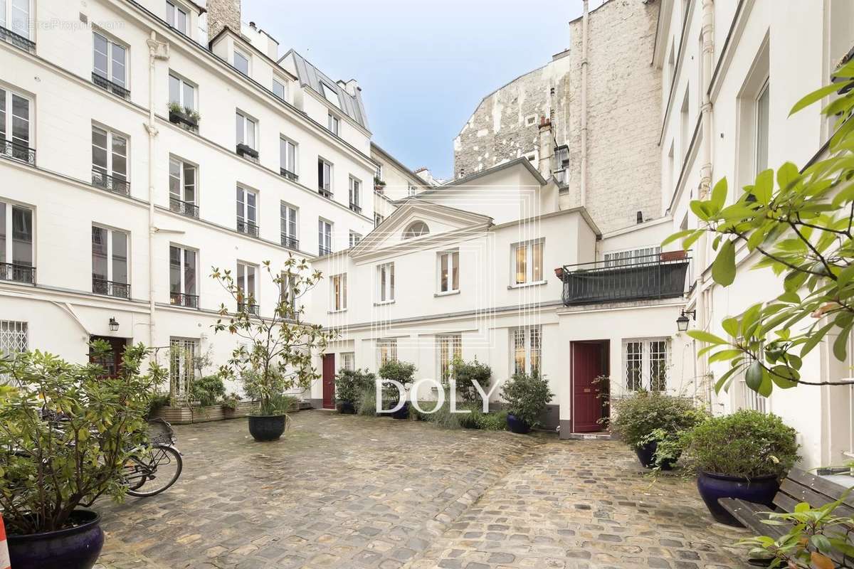 Appartement à PARIS-2E