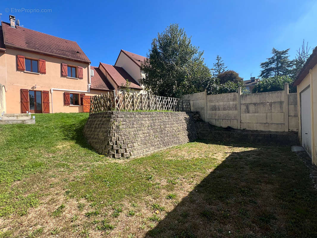 Maison à NERIS-LES-BAINS